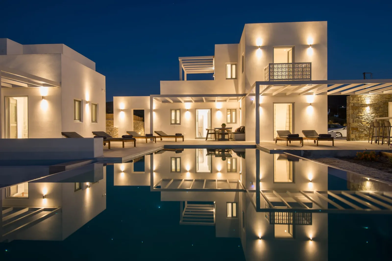 Blue Mare Villas Paros, Nausa, Grčka — Private Villa - Heated Pool