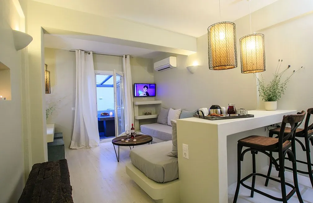 Boudari Boutique Hotel & Suites Paros, Drios, Grčka — Standard Family Apartment exterior Jacuzzi