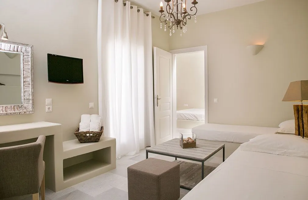 Boudari Boutique Hotel & Suites Paros, Drios, Grčka — Standard Family Suite Interior Jacuzzi