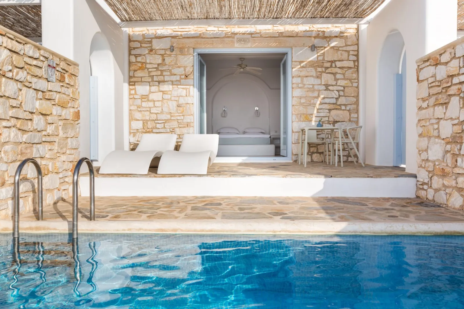 Calme Boutique Hotel Paros, Drios, Grčka — Premier Suite with Sea View & Private Pool