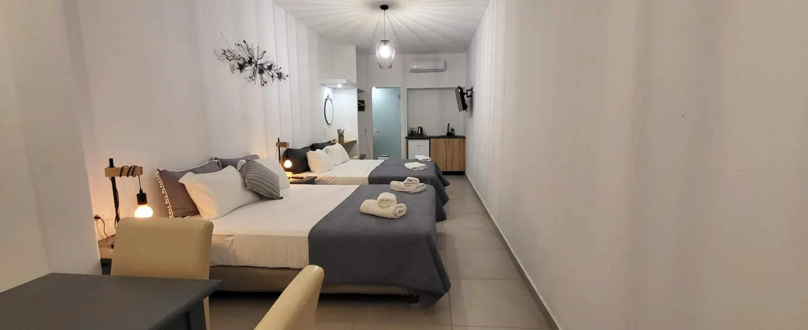 Fragoulis Village, Punda, Grčka — Open Plan Room with Pool View