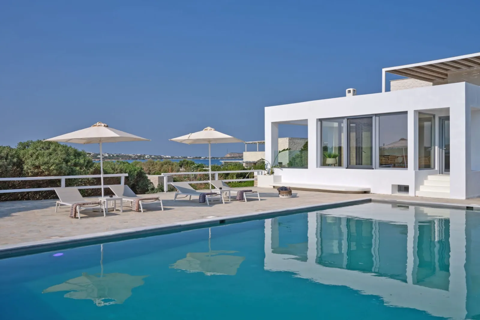 Kennedys Group Villa Management Paros, Grčka — Grand Ambassador Villa | Santa Maria | 5 Bedrooms