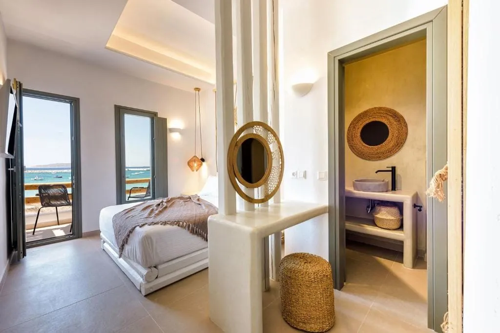 Kiano Suites Paros, Grčka — Deluxe Double Room with Sea View