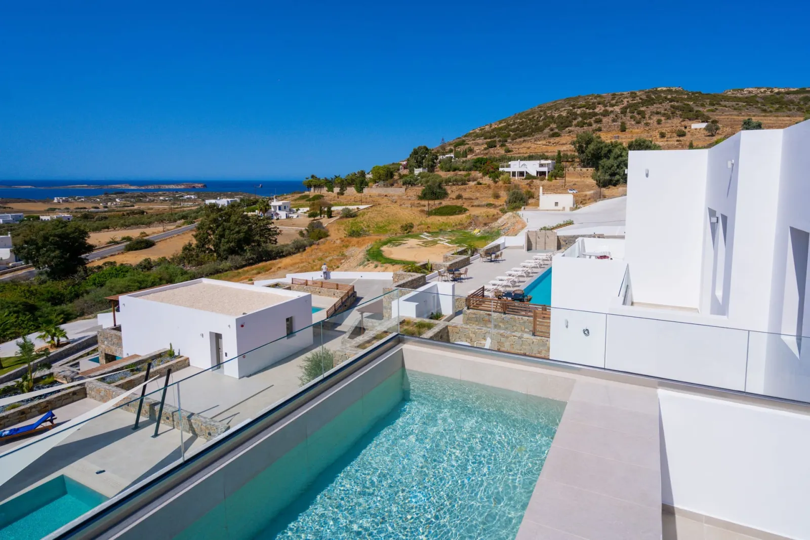 Kouros Blanc Paros, Punda, Grčka — Deluxe Double Room with Private Pool and Sea View