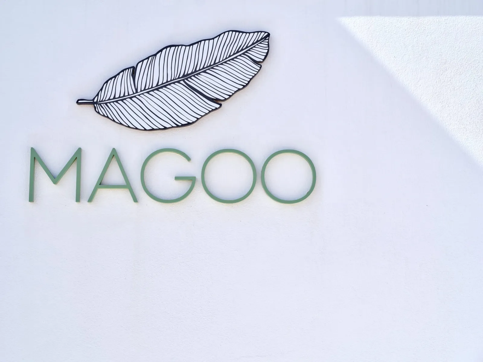 Magoo Suites, Drios