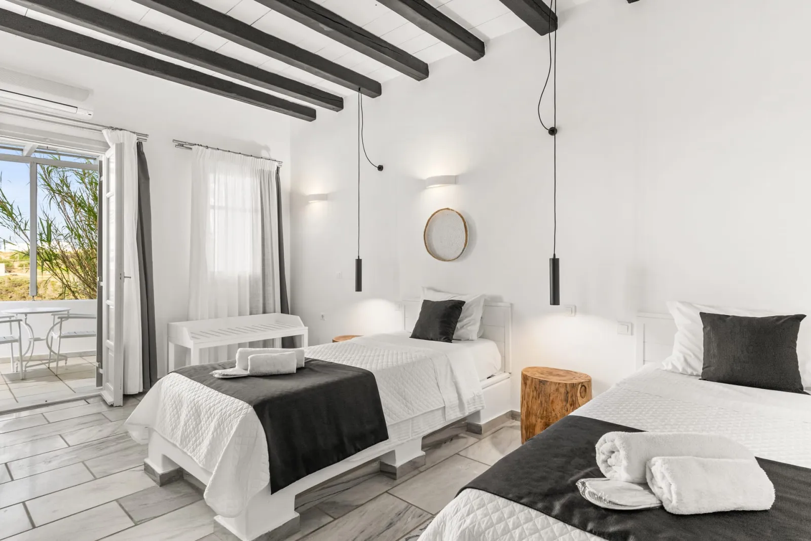 Mr and Mrs White Paros, Nausa, Grčka — Twin or Double Room Disability Access with Inland View