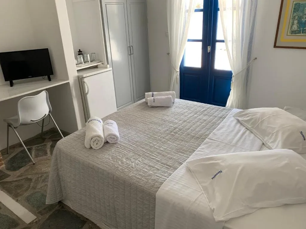 Naoussa Hotel Paros by Booking Kottas, Nausa, Grčka — Triple Room with Mountain View
