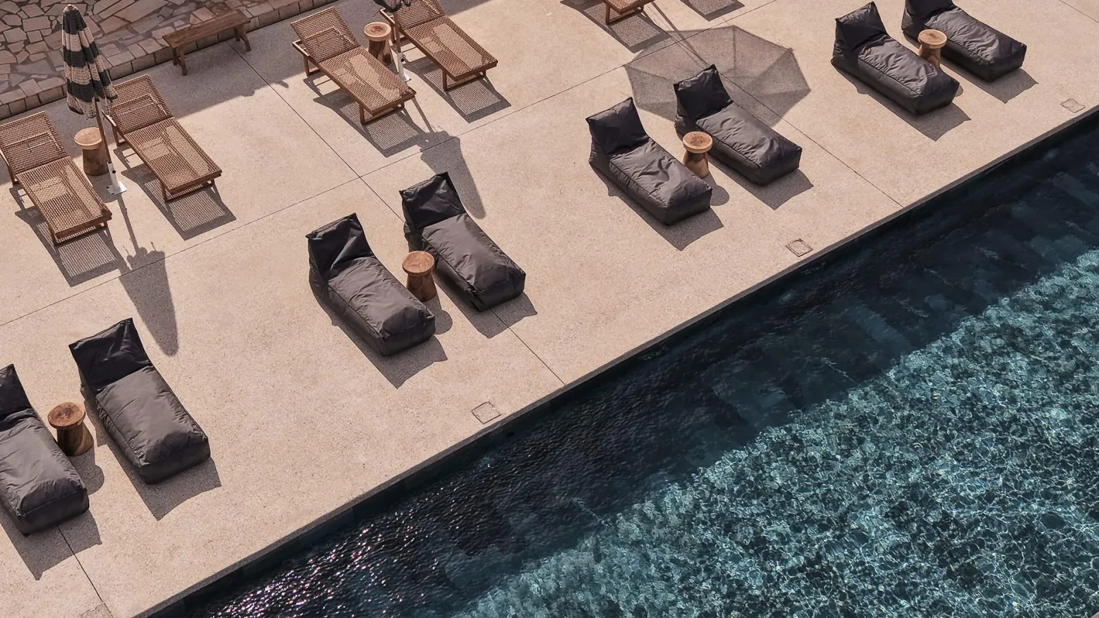 Ovea Paros, Nausa