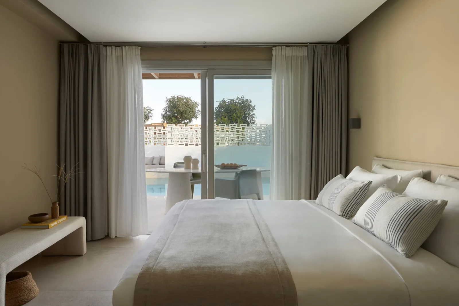 Parocks Luxury Hotel & Spa, Nausa, Grčka — Garden View Suites with private pool