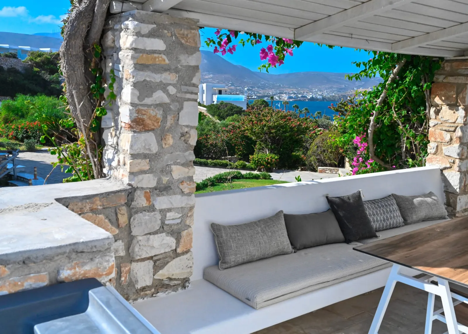 Paros Agnanti Resort & Spa, Grčka — Superior Family Suite with Attic and Hot Tub