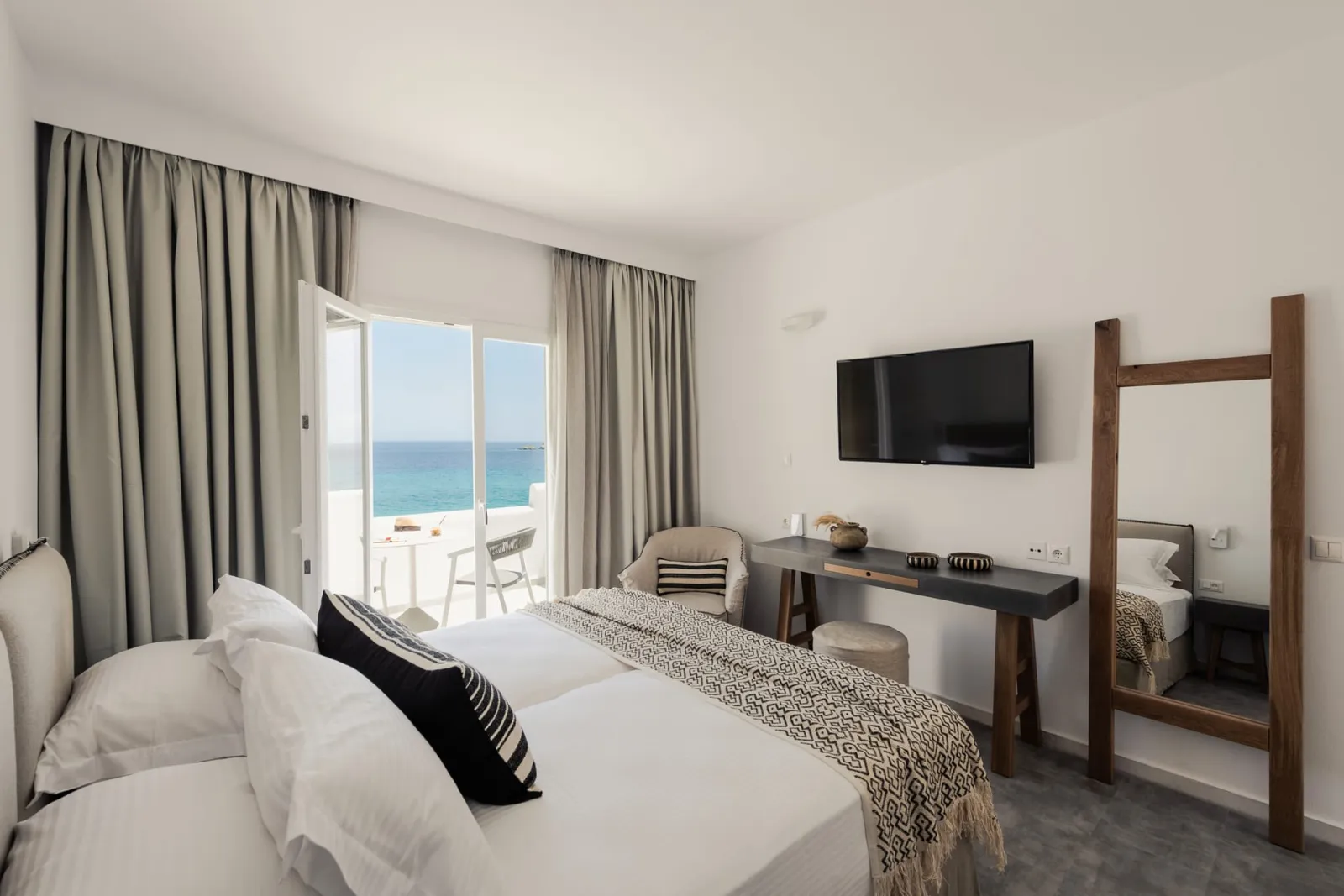 Saint George Hotel Paros, Drios, Grčka — Deluxe Family Suite Sea View