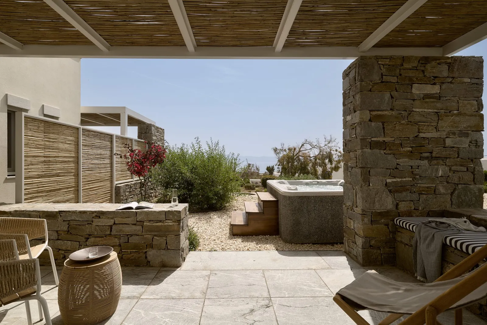 Summer Senses Luxury Resort Paros, Drios, Grčka — Sun Suite Sea View with Jacuzzi