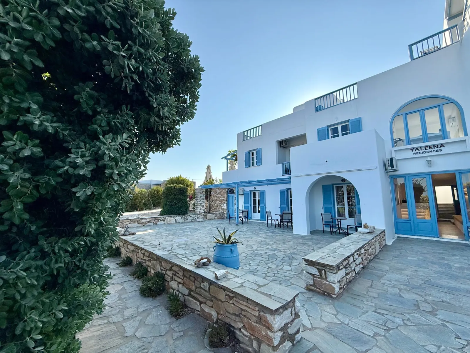 Yaleena Residences, Drios
