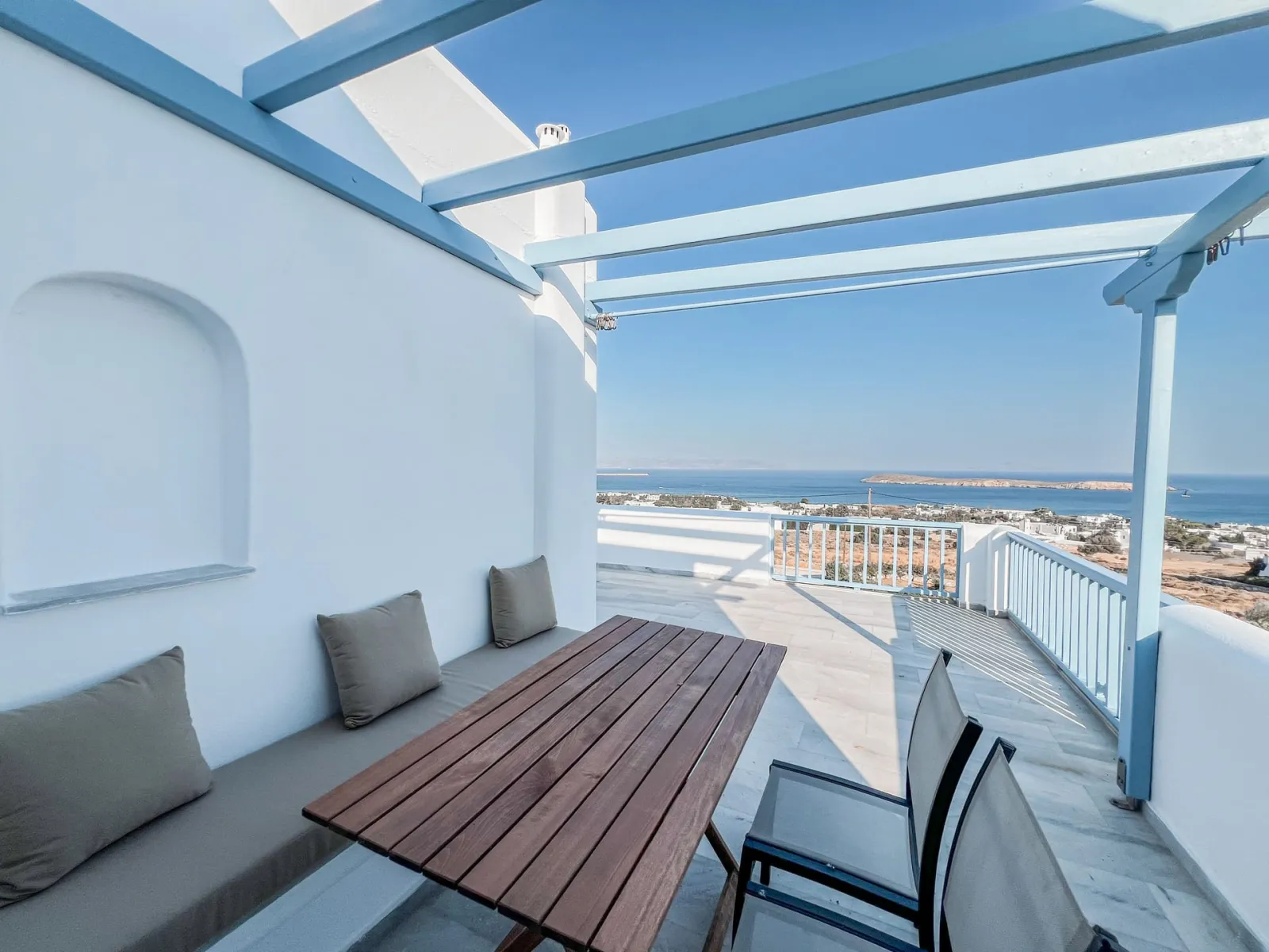 Yaleena Residences, Drios, Grčka — Suite with Sea View and Rooftop Terrace