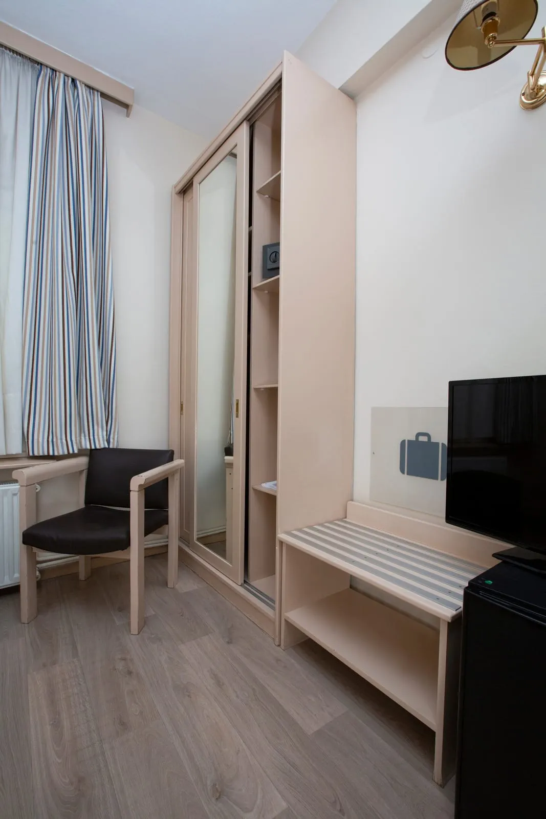 ABC Hotel Thessaloniki, Solun, Grčka — Single Room Interior View