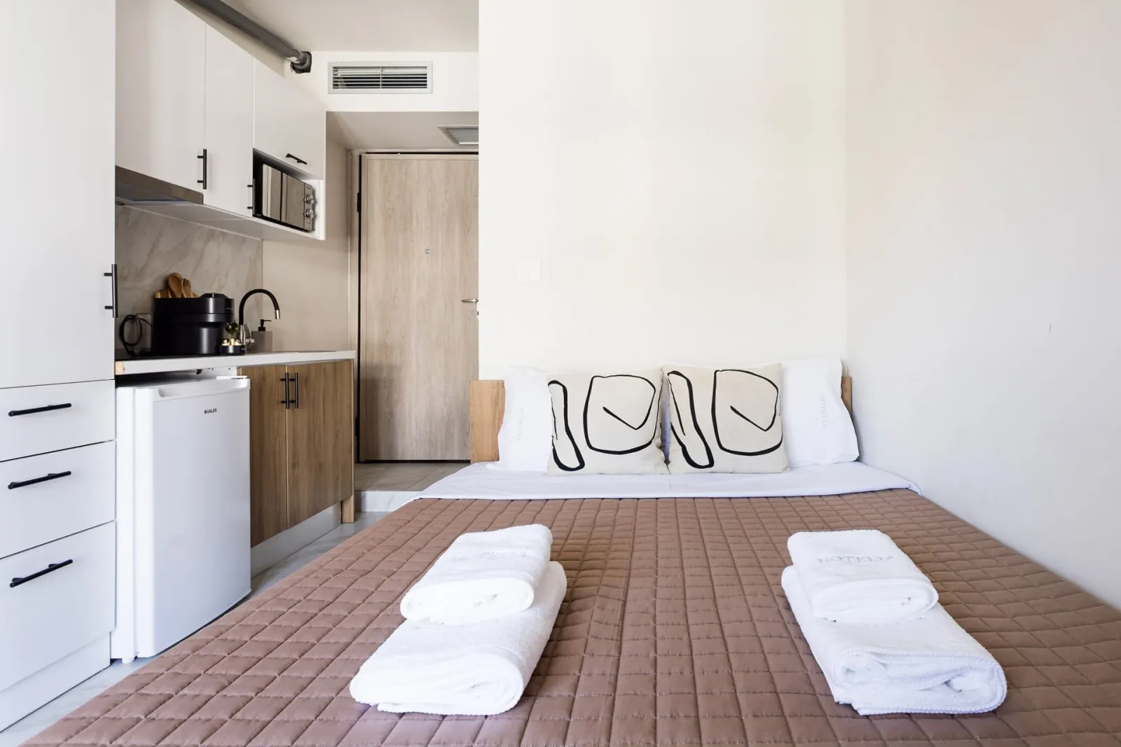 Aeons by Hotelia Hospitality Group, Solun – Vardaris, Grčka — Mini Studio w/Balcony- Western Walls View