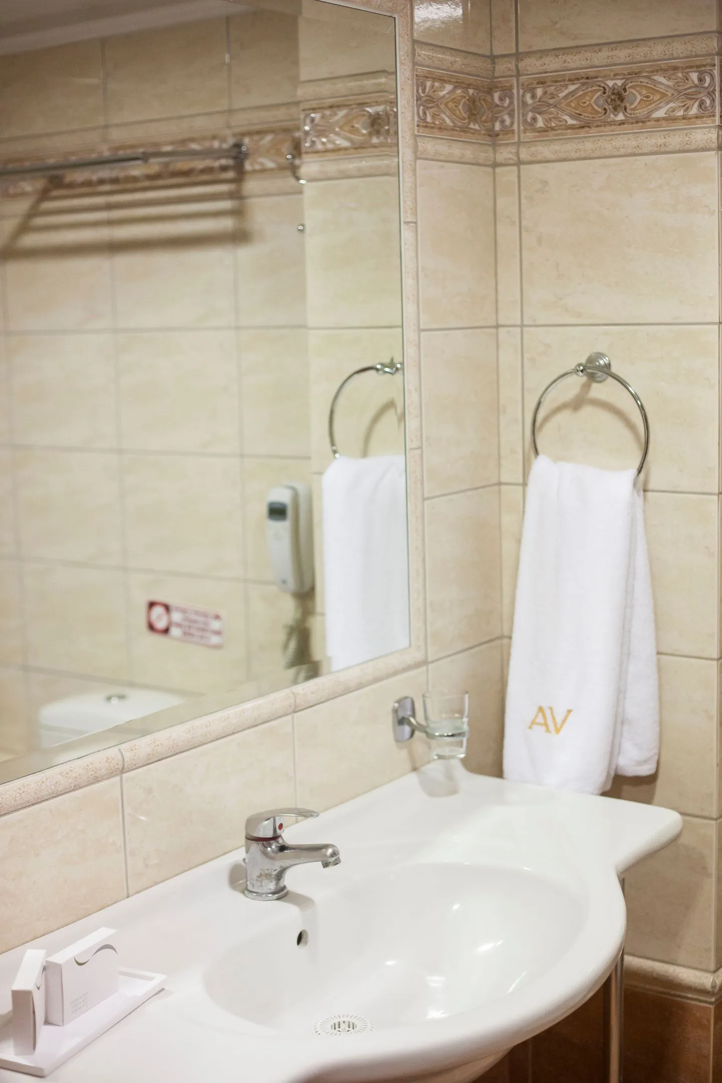 Avalon Hotel Thessaloniki, Grčka — Standard Double room with balcony (top floor)