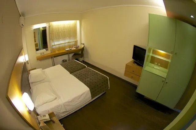 Capsis Hotel Thessaloniki, Grčka — Connecting Elegant Room