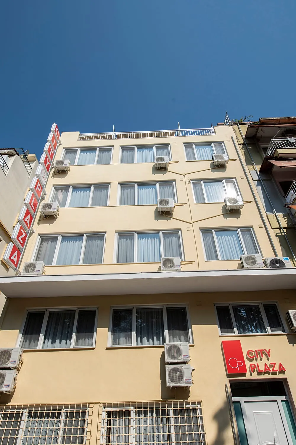City Plaza Apartments & Rooms Thessaloniki, Grčka — fotografija 1