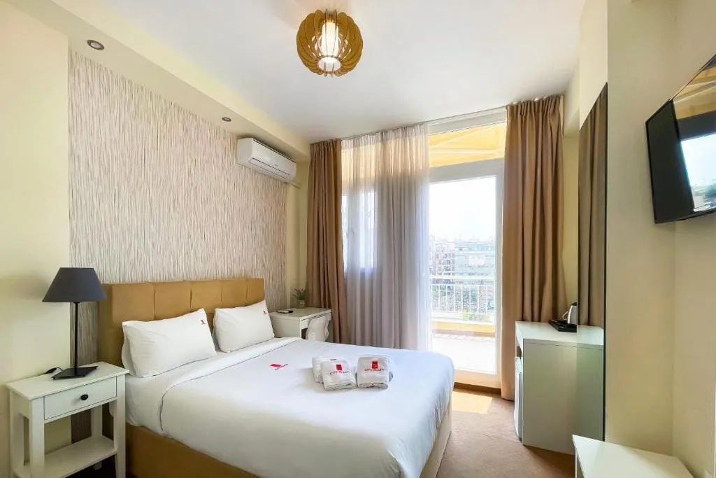 City Plaza Apartments & Rooms Thessaloniki, Grčka — Standard Room with Balcony