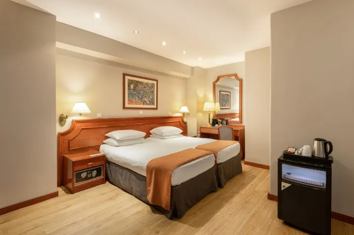 Holiday Inn Thessaloniki, AN IHG Hotel, Grčka — Family Room (Two-Connecting rooms)