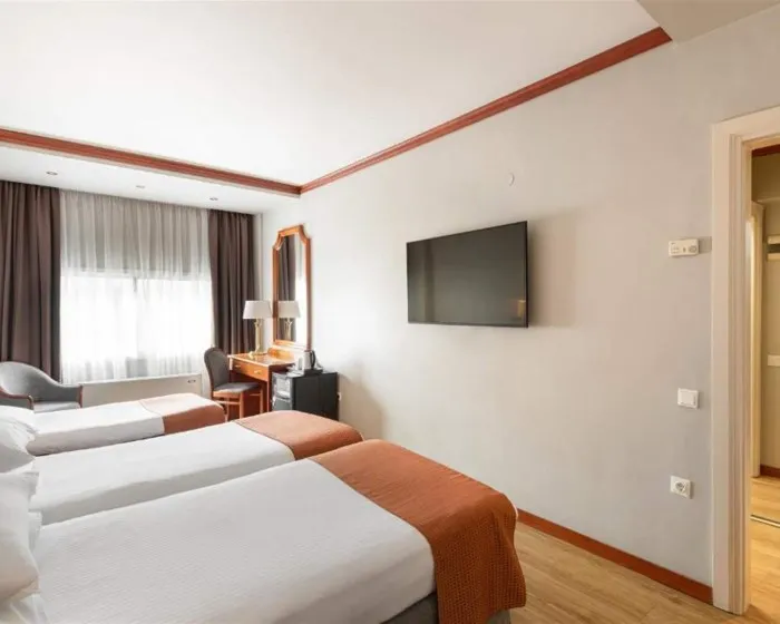 Holiday Inn Thessaloniki, AN IHG Hotel, Grčka — Triple Room