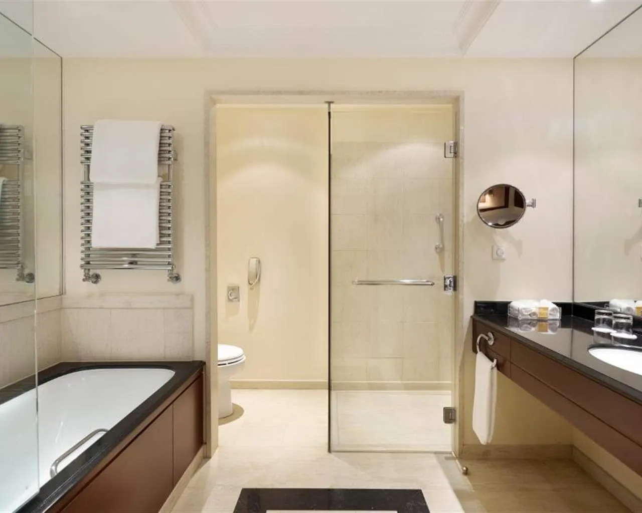 Hyatt Regency Thessaloniki, Termi – Solun, Grčka — Single Room King /Twin Pool View