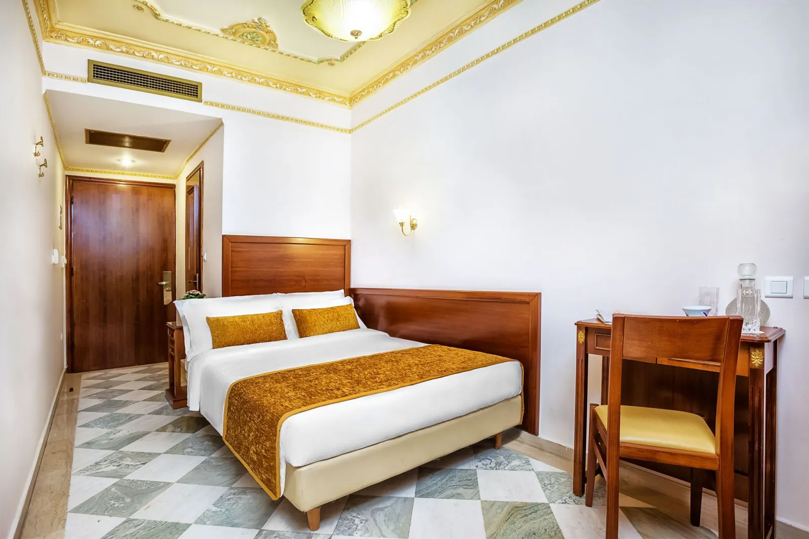 Imperial Palace | Classical Hotel, Grčka — Budget Single Backyard View