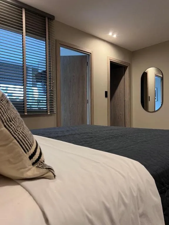 Luxor Suites Venizelou, Grčka — Family Room With Two Separate Rooms