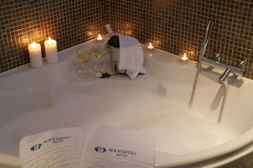 Mandrino Hotel Thessaloniki, Grčka — Suite with Hot Tub
