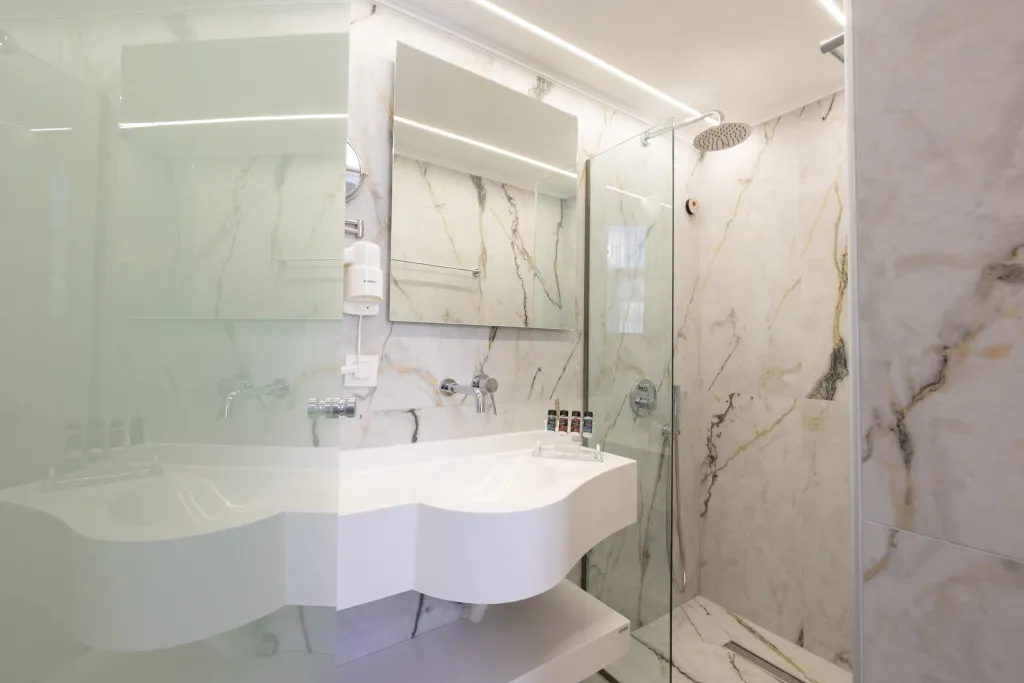 Modern Revival Luxury Hotel, Solun, Grčka — Double Room