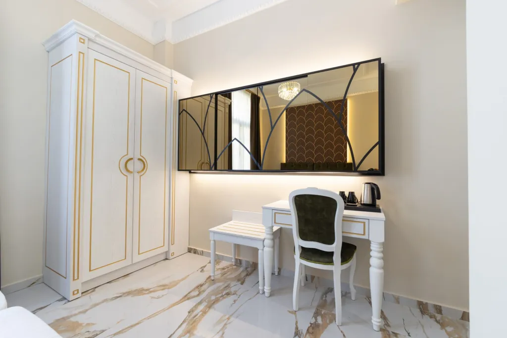 Modern Revival Luxury Hotel, Solun, Grčka — Double Room