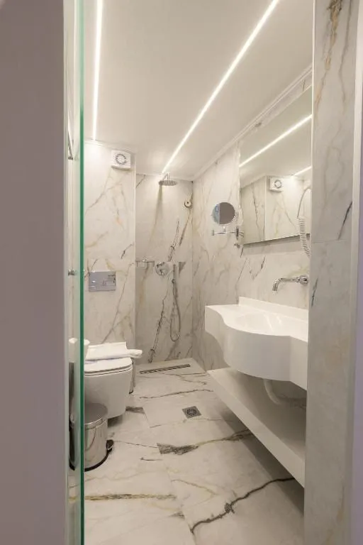 Modern Revival Luxury Hotel, Solun, Grčka — Double Room