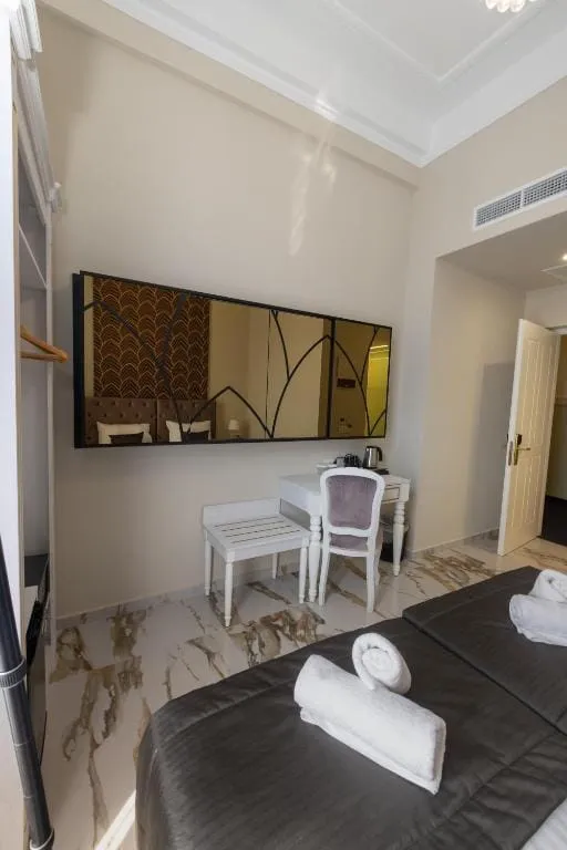 Modern Revival Luxury Hotel, Solun, Grčka — Double Room