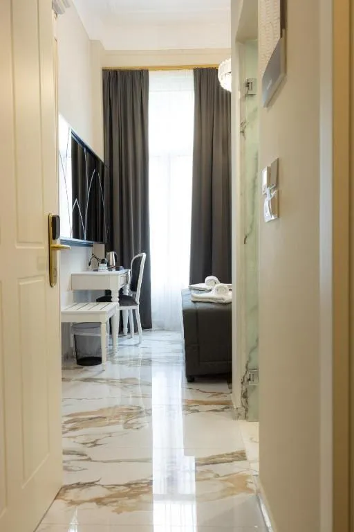 Modern Revival Luxury Hotel, Solun, Grčka — Double Room