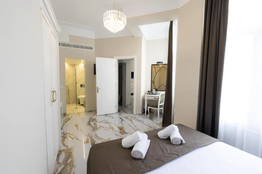 Modern Revival Luxury Hotel, Solun, Grčka — Family Room