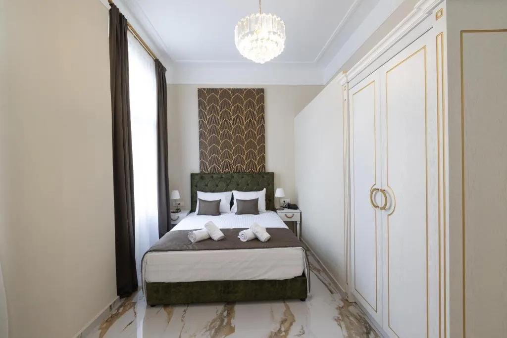 Modern Revival Luxury Hotel, Solun, Grčka — Family Room