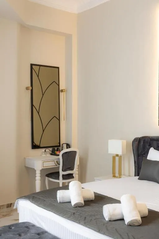 Modern Revival Luxury Hotel, Solun, Grčka — Family Suite