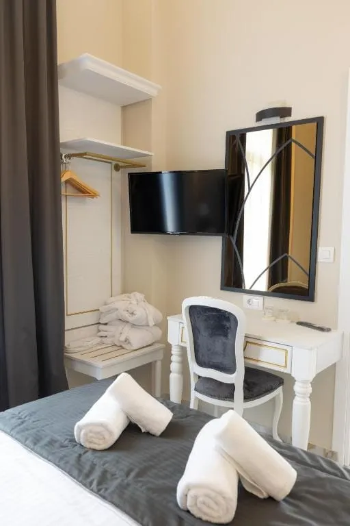 Modern Revival Luxury Hotel, Solun, Grčka — Family Suite