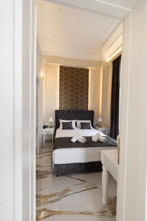 Modern Revival Luxury Hotel, Solun, Grčka — Family Suite