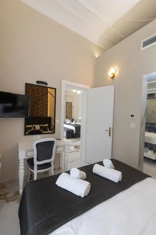 Modern Revival Luxury Hotel, Solun, Grčka — Family Suite