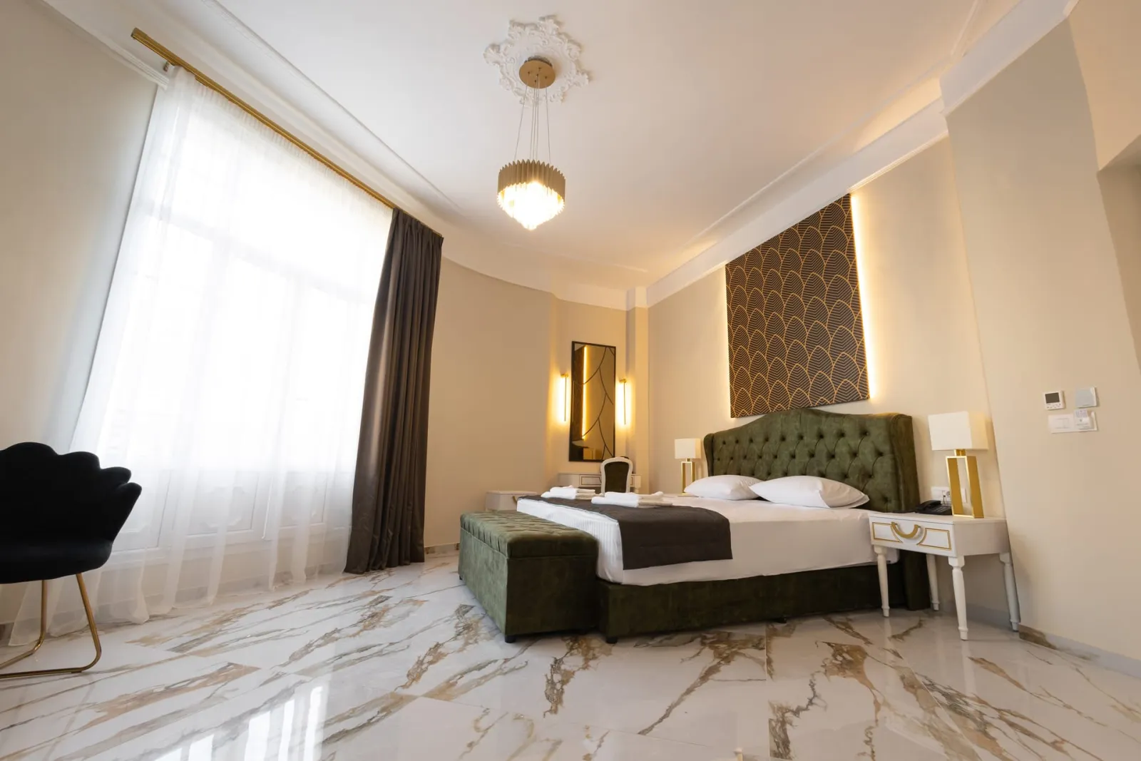Modern Revival Luxury Hotel, Solun, Grčka — Junior Suite with Jacuzzi