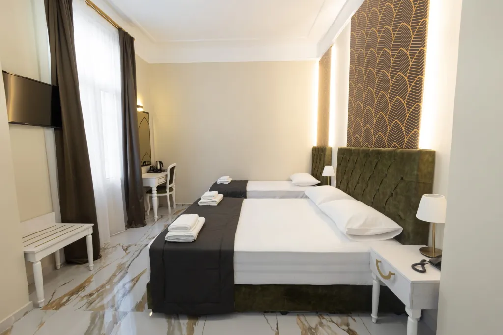 Modern Revival Luxury Hotel, Solun, Grčka — Triple Room