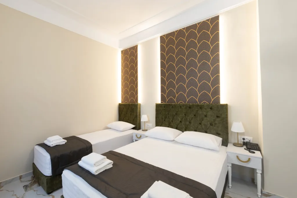 Modern Revival Luxury Hotel, Solun, Grčka — Triple Room
