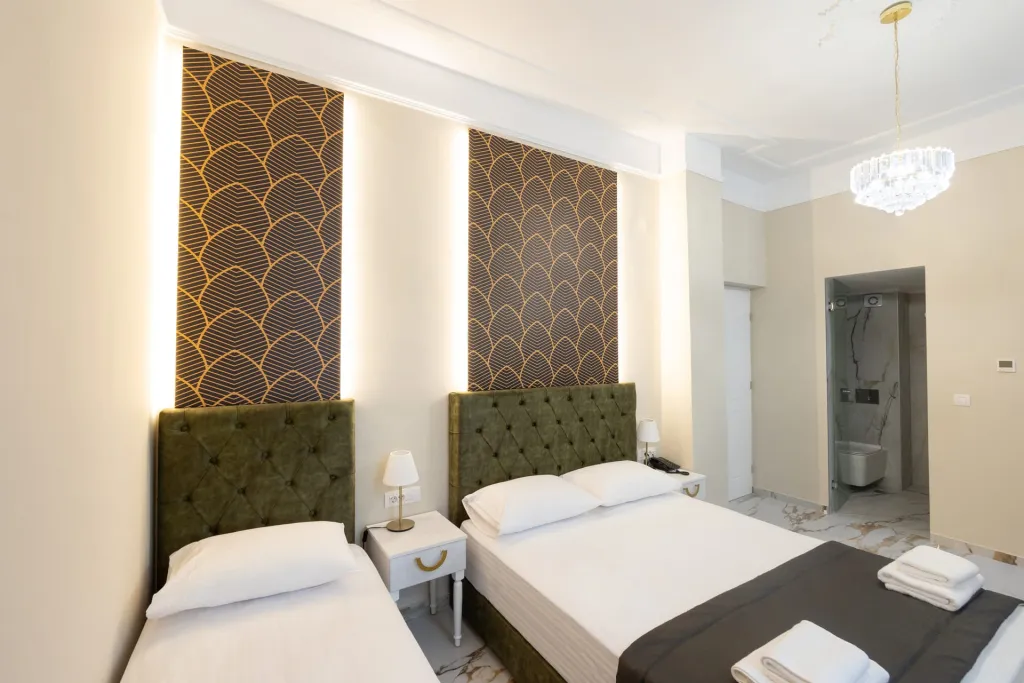Modern Revival Luxury Hotel, Solun, Grčka — Triple Room