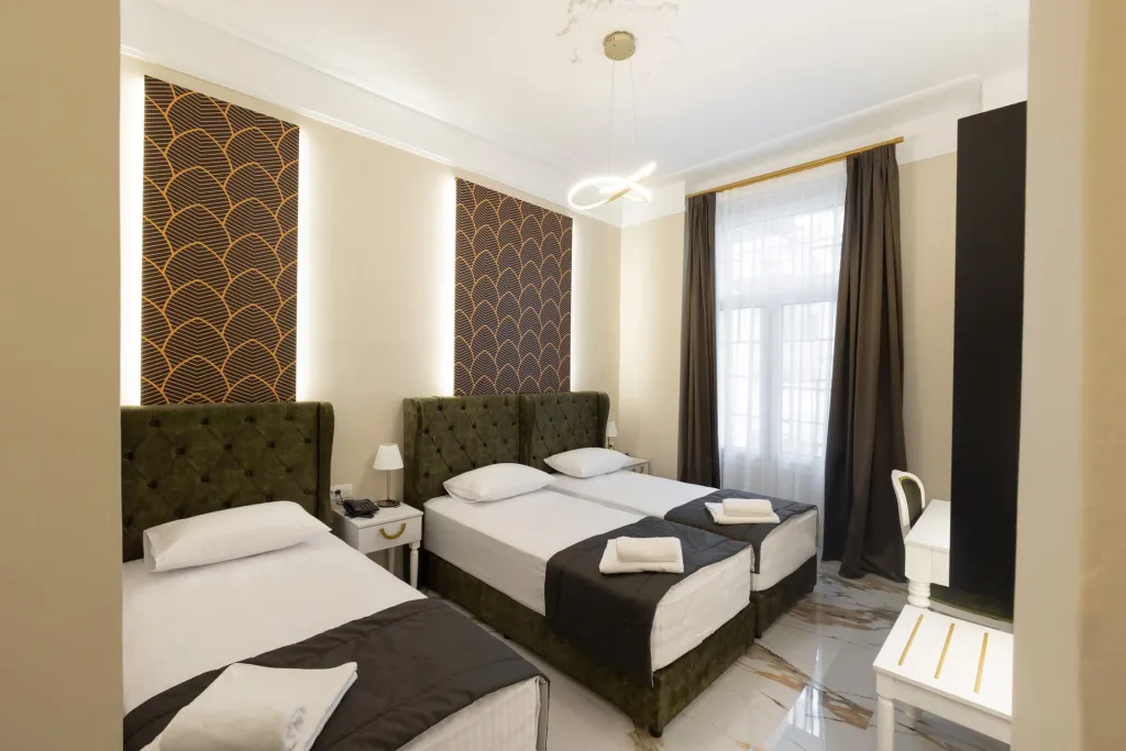 Modern Revival Luxury Hotel, Solun, Grčka — Triple Room