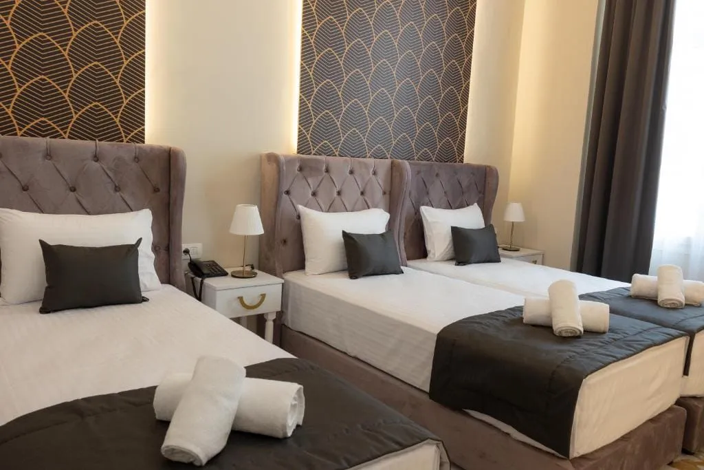 Modern Revival Luxury Hotel, Solun, Grčka — Triple Room