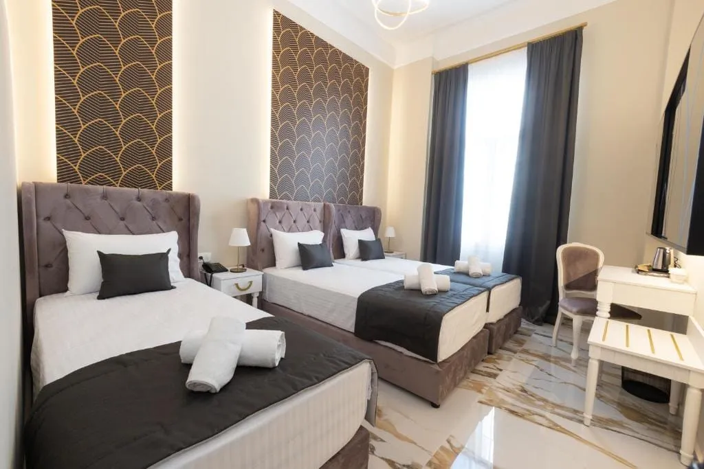 Modern Revival Luxury Hotel, Solun, Grčka — Triple Room