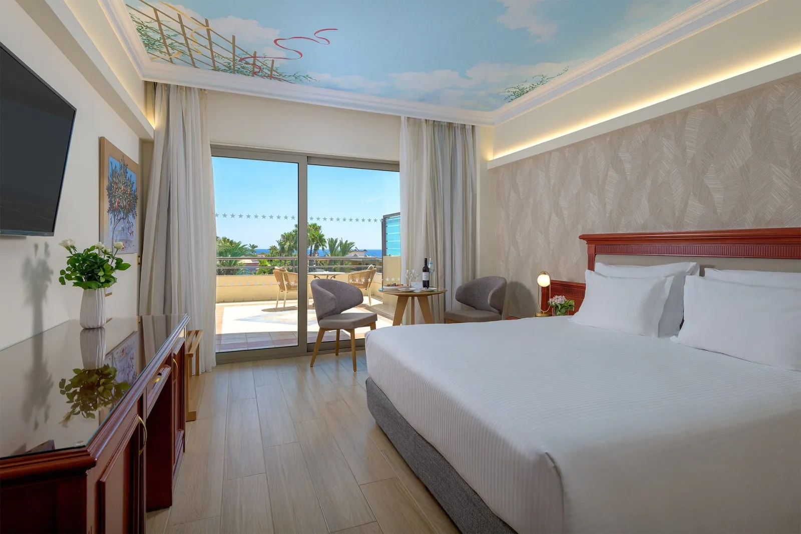 Atrium Palace Thalasso Spa Resort & Villas, Rodos, Grčka — Family Suite with Side Sea View