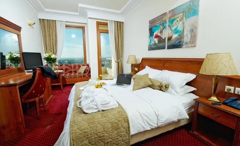 Royal Hotel Thessaloniki, Grčka — Triple Room